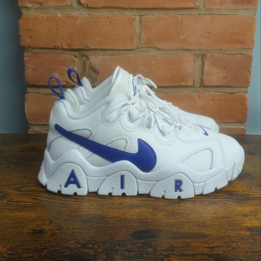 Nike Air Barrage Low GS 'White Hyper Blue' Youth Size 6.5 US (Women's Size 8 US)